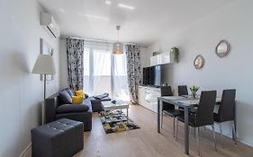 Flexible Selfcheckins 32 - Zagreb - Garage - Electric Vehicle Ccharger - Big Loggia - New - Apartments Repinc 32